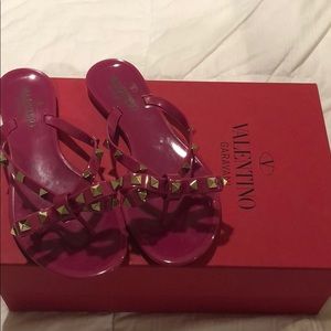 Received as a gift, never fit right